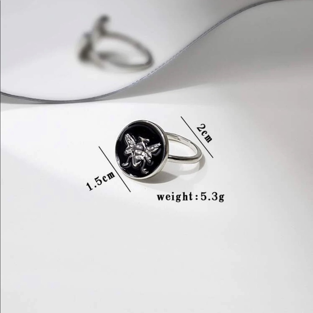 đRoyal Bee Black Pendant Silver Boutique ring Size 6.5 only 1 available!đ - Picture 8 of 8